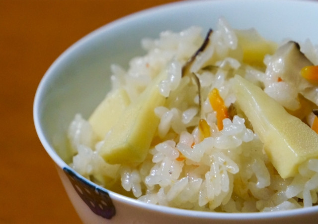 贈答用に京都吟味百撰認定の筍水煮缶詰を選びませんか？その他には、筍ご飯のもと・佃煮を取扱っています