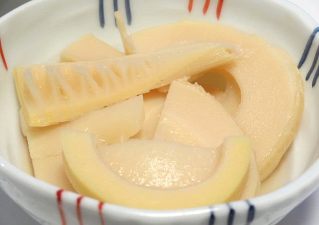 京ブランド認定食品の缶詰（たけのこ水煮）を販売する「まるやま食品」では京都産の筍の中でも人気の山城筍を使用しております